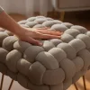 AKORD DOTTY Tapicerowana Pufa Welur Przygaszony Beż Plecione Siedzisko