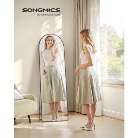   SONGMICS álló tükör ívelt alumínium kerettel edzett üveg matt fekete 160 x 50 cm