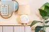 Richmond Interiors Jamie asztali lámpa kagylódíszes alappal bézs ernyővel
