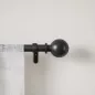   Umbra Bolas Teleszkópos Függönykarnis Matt Fekete Acél Gömbvéggel