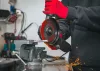 RED TECHNIC Sarokcsiszoló – 1300W, 125mm, Fordulatszám-szabályzós – 10 db vágókoronggal (RTSZK0013)